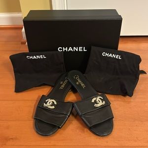 Ladies summer Chanel flats black